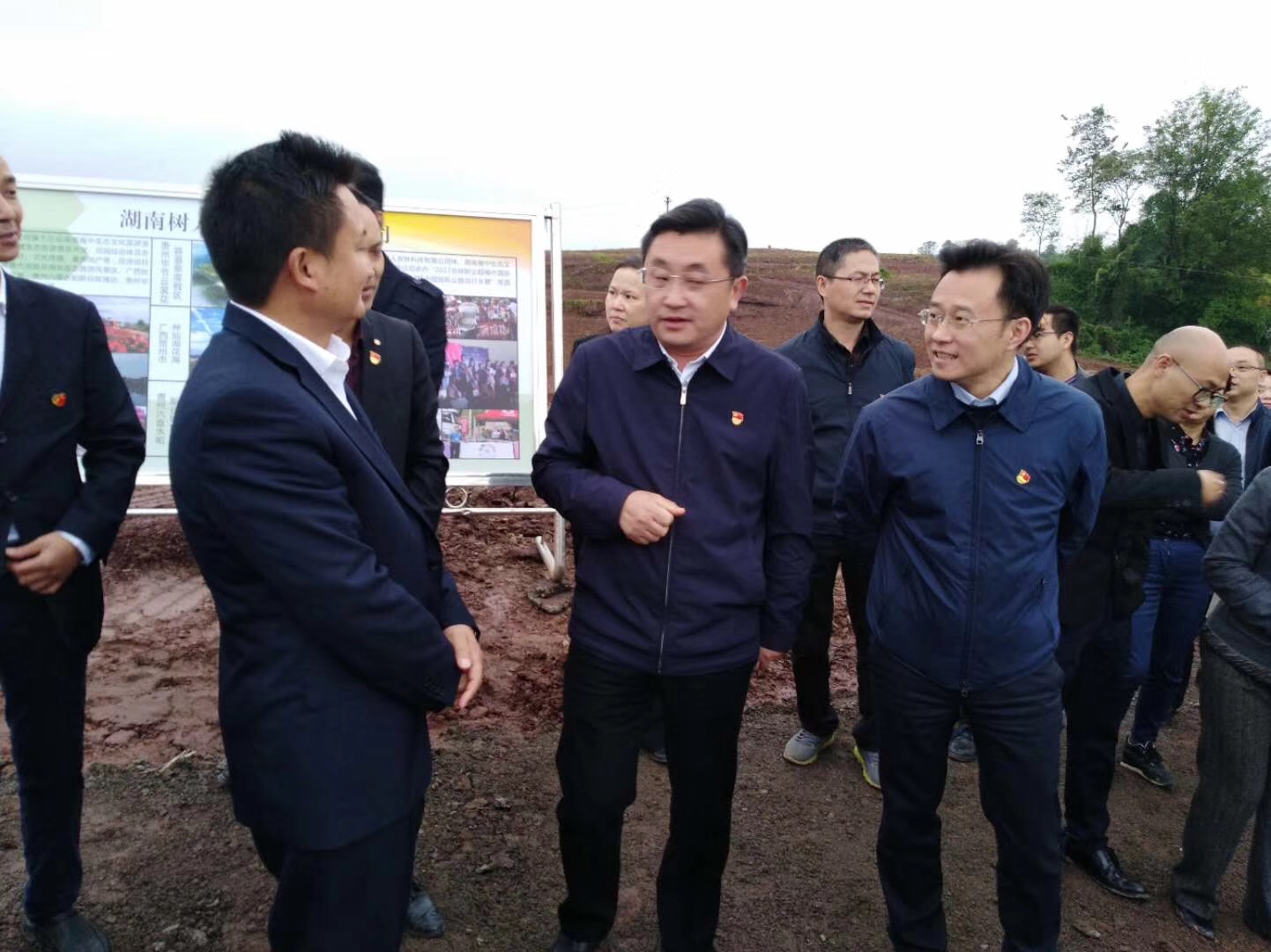 熱烈歡迎隆昌市委、政府領(lǐng)導蒞臨隆昌樹人公司基地視察指導工作